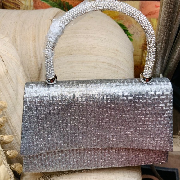 SILVER Evening Bag 🩷 BELOW WHOLESALE JEWELED HANDLE W/CHAIN NWOT HANDBAG - Picture 1 of 12